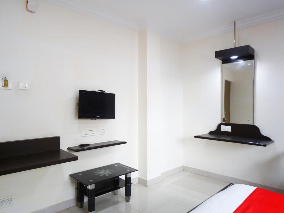 Madrasi Airport Hotel - Saibala Chennai Ngoại thất bức ảnh